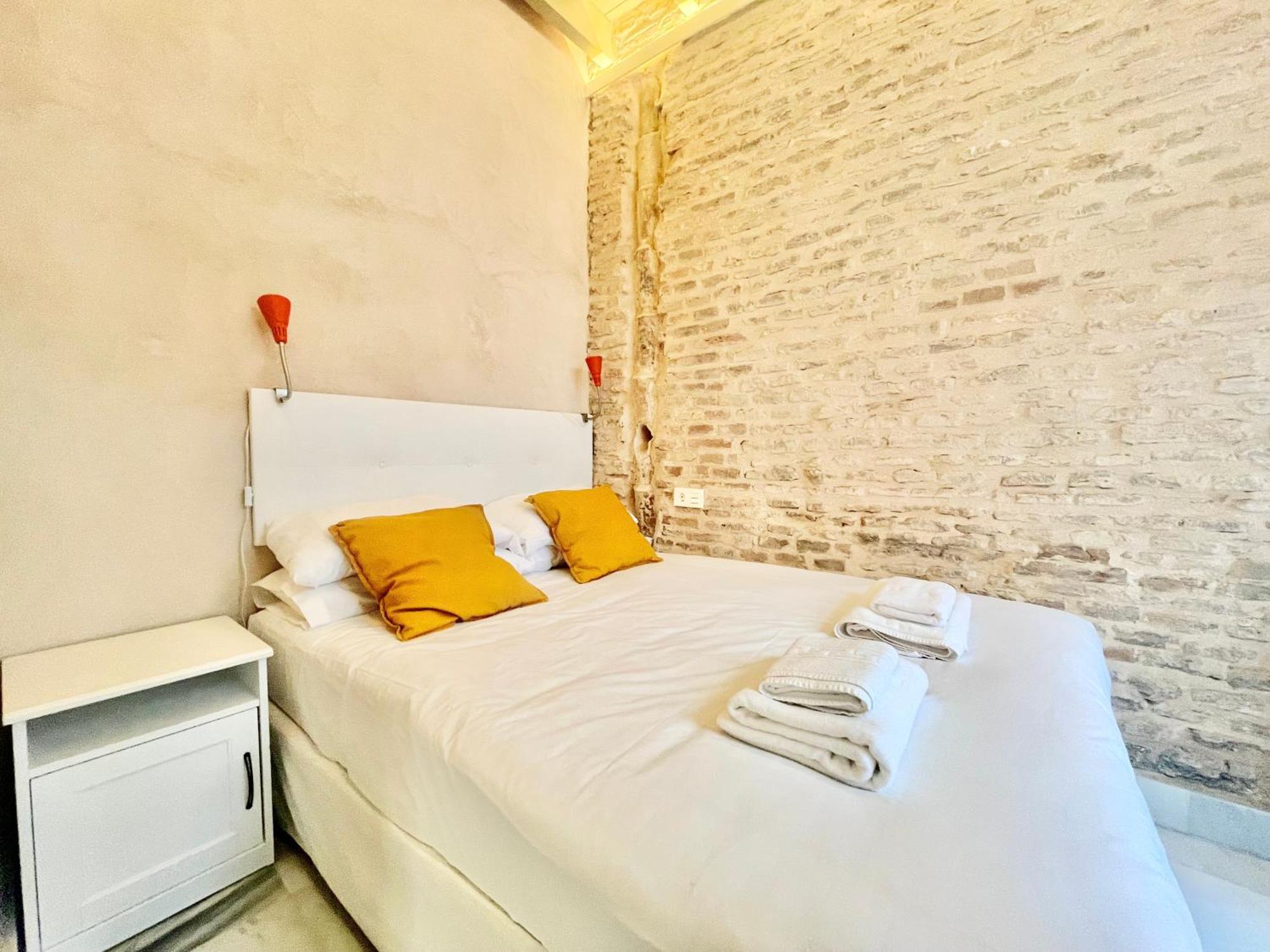 Click Triana - Patio Privado Apartment Seville Exterior photo