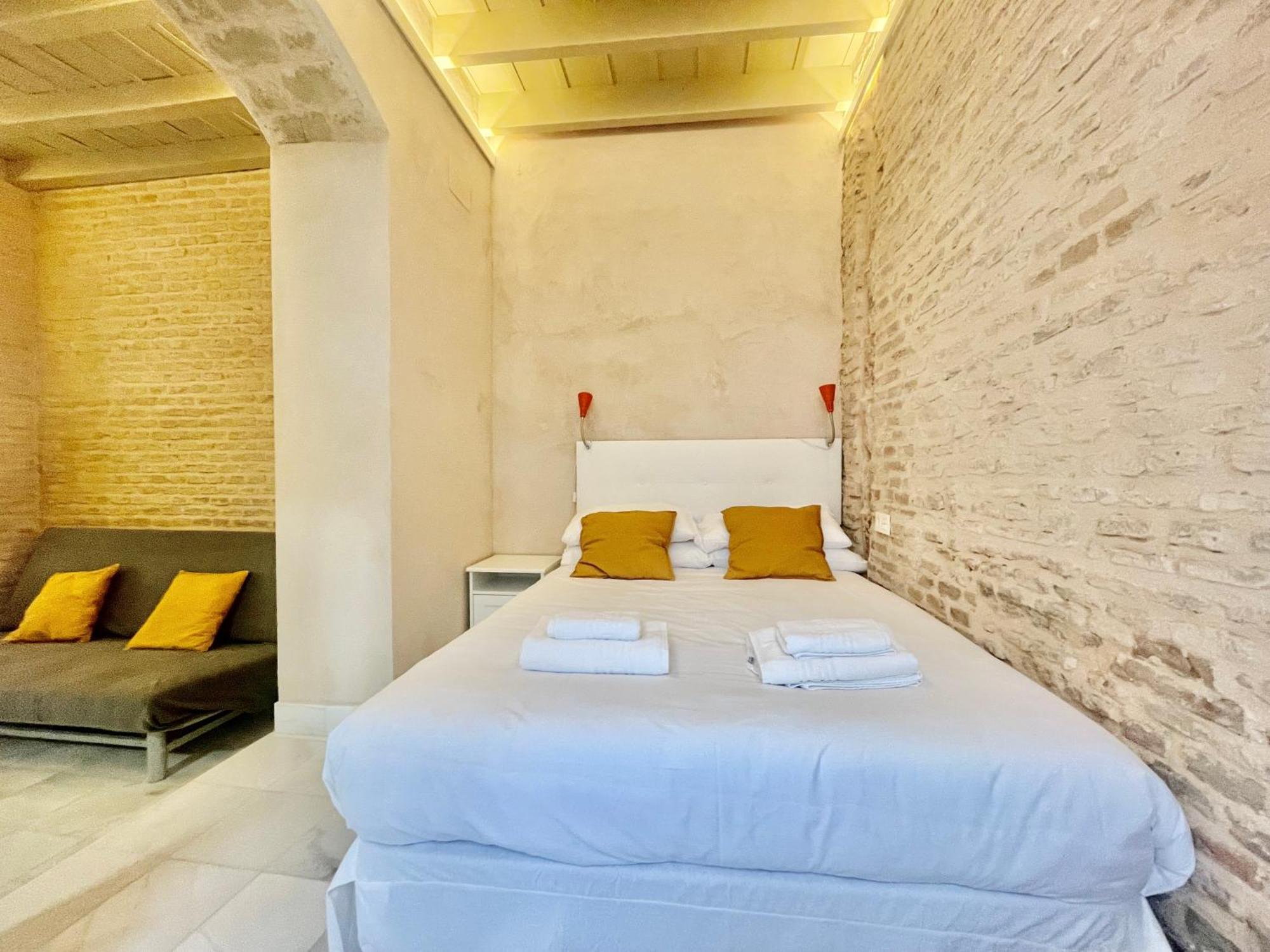 Click Triana - Patio Privado Apartment Seville Exterior photo